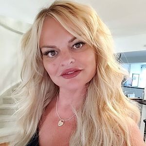 Meet your Posher, Ena